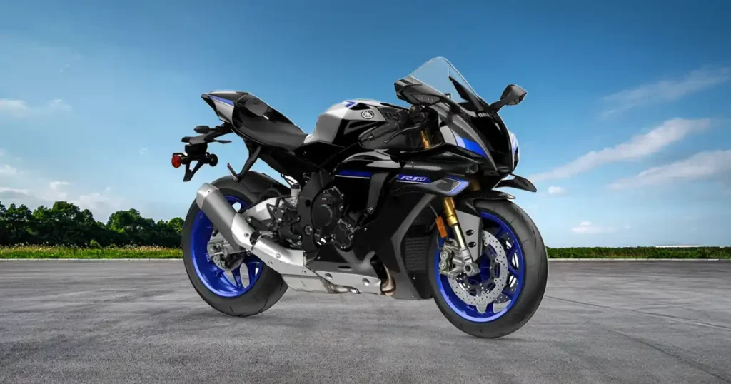 3 Yamaha New YZF R1M